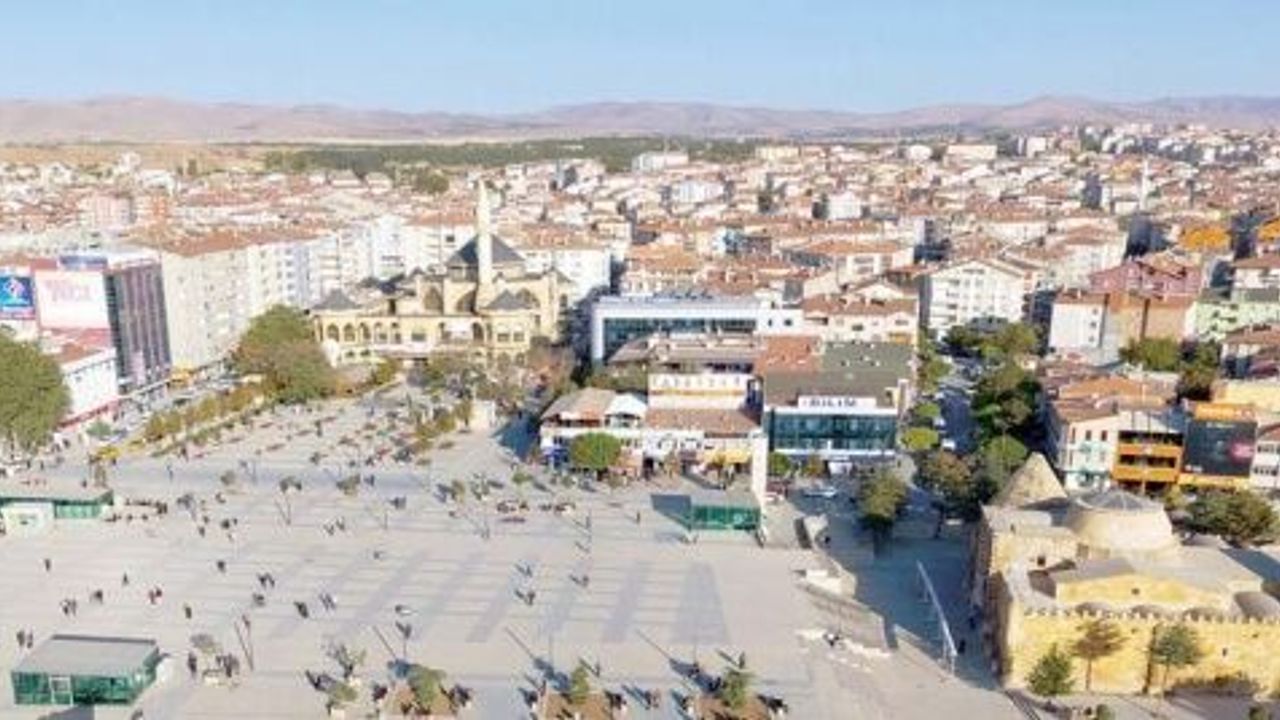 KIRŞEHİR’İN NÜFUSU DÜŞÜYOR, SİYASİLER SEN-BEN KAVGASINDA!