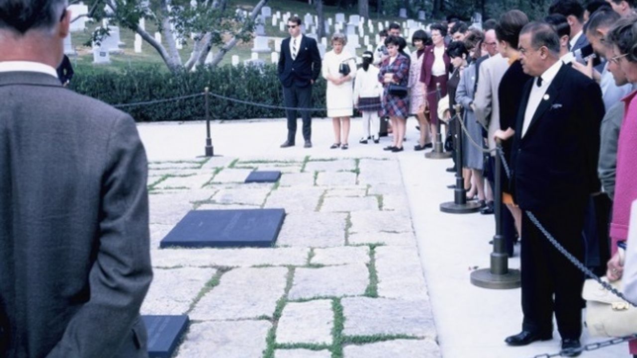 Kırşehir eski Belediye Başkanı Ziya Kılıçözlü Amerika’nın 35’nci Başkanı John F. Kennedy’nin kabrini ziyaret etmişti…