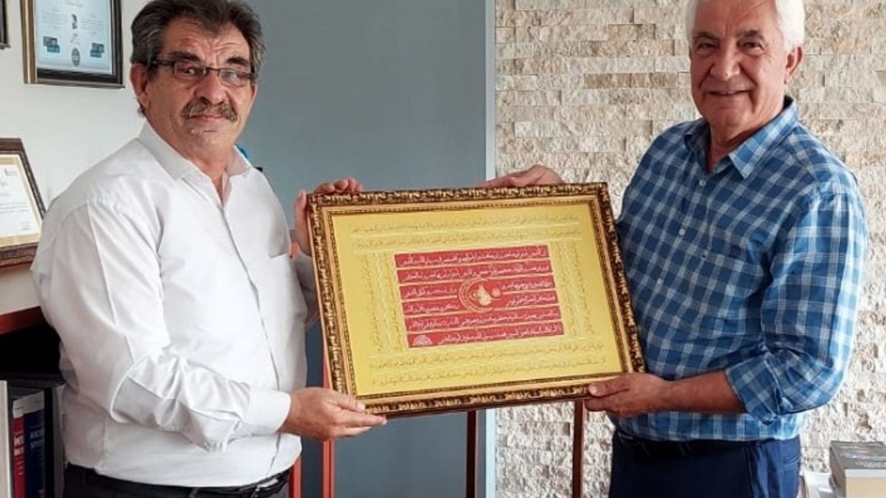 Kırşehir'de Ahilik Haftası Kutlamaları'na davet edilenlere "Ahi Sancağı" veriliyor