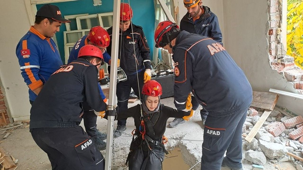 Kır­şe­hir AFAD'dan arama ve kur­tar­ma tek­nis­yen­le­ri­ne eği­tim