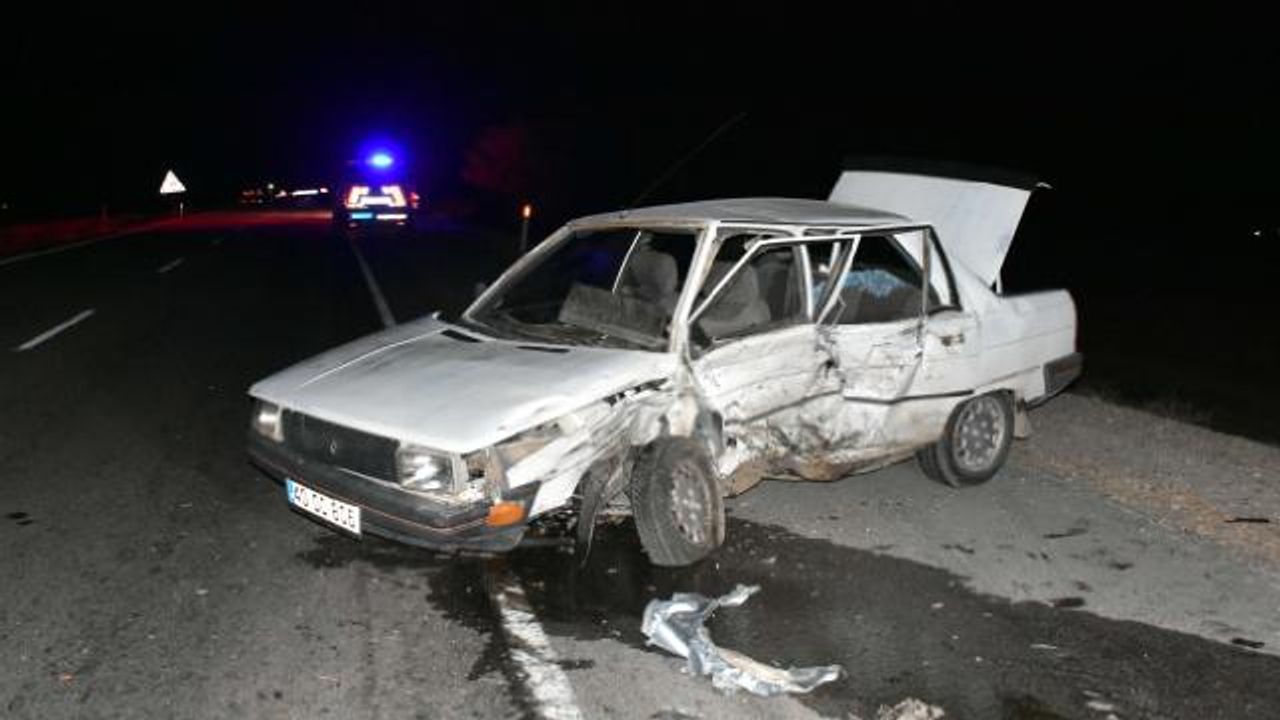 Kırıkkale'de iki otomobilin çarpıştığı kazada 3 kişi yaralandı