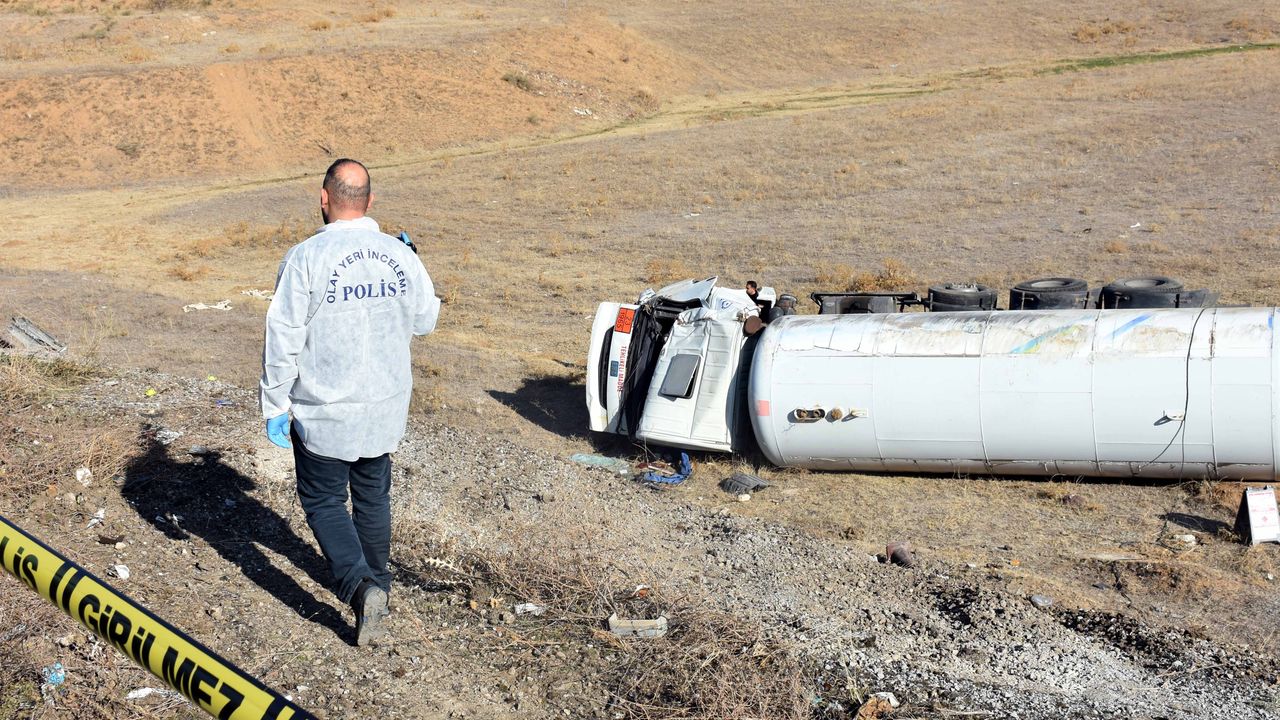 Kırıkkale'de devrilen LPG yüklü tankerin sürücüsü öldü