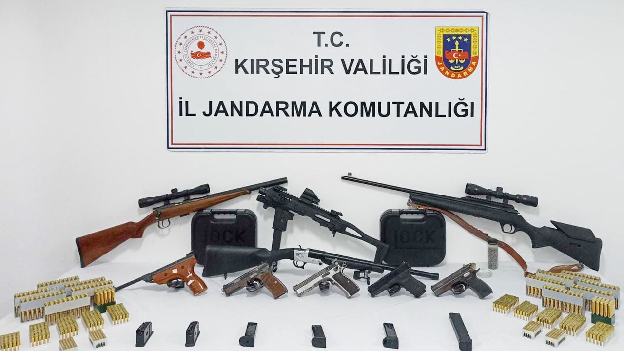 Kırşehir'de ruhsatsız silah operasyonunda 2 şüpheli yakalandı