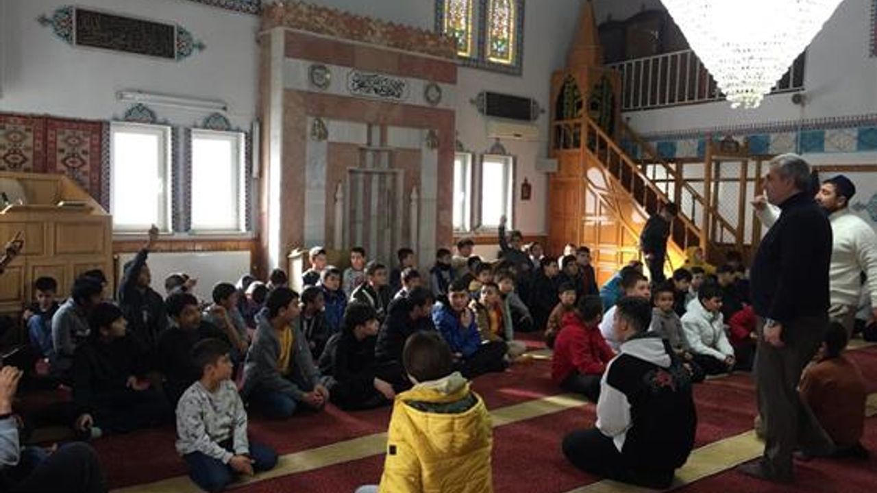 Kırşehir’de “Gençliğe Değer Ara Dönem Kampı” yapıldı