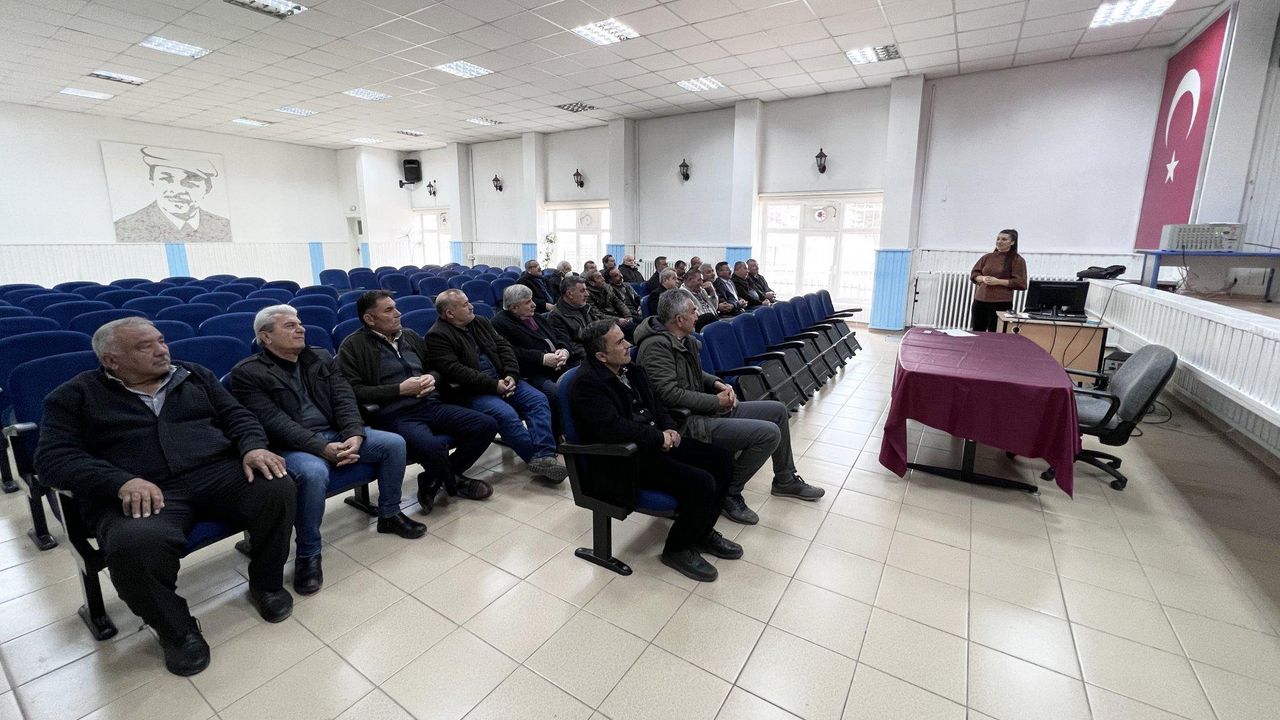Kırşehir'de “Aile Okulu Projesi” kapsamında muhtarlara eğitim veriliyor
