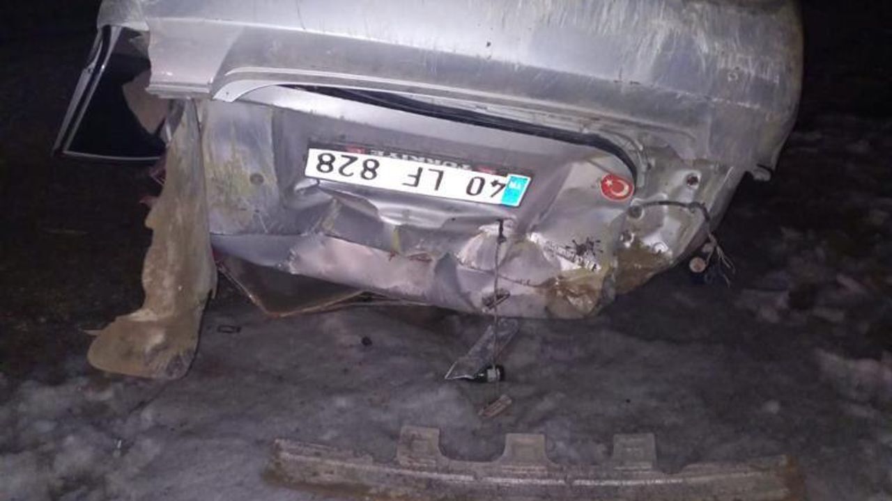 Kırşehir'de devrilen otomobildeki 2 kişi yaralandı