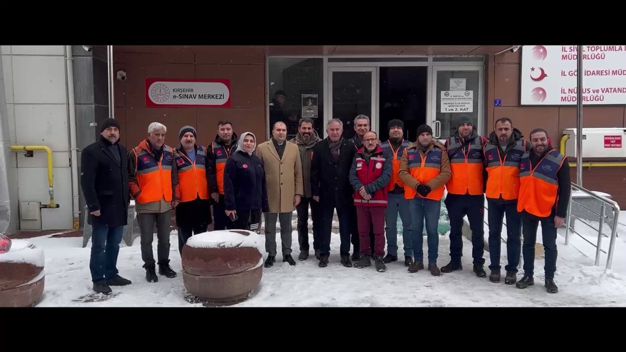 Kırşehir Millî Eğitim Müdürü Alpaslan Başkanlığındaki yardım ekibi İskenderun'a ulaştı
