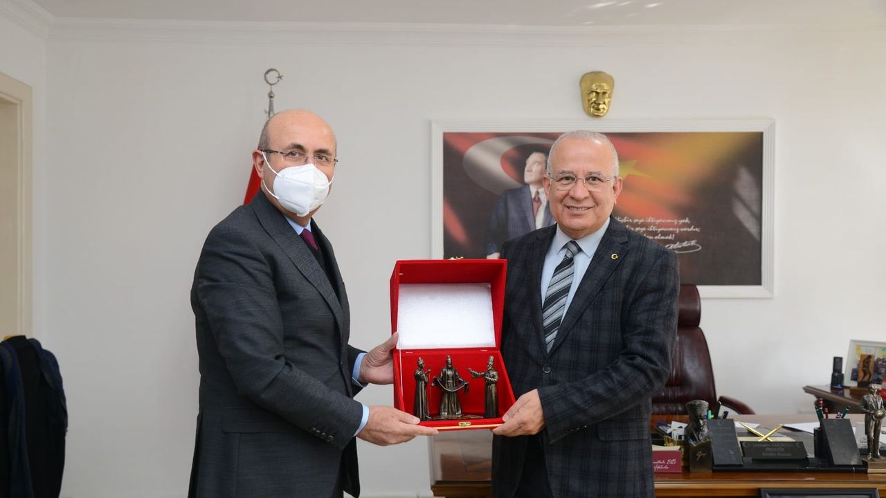 Kırşehir eski Valisi Bilgin’den Başkan Ekicioğlu’na ziyaret
