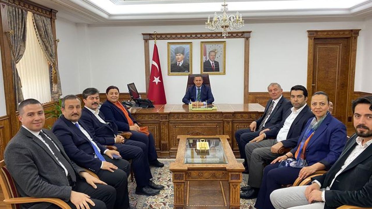 Kırşehir AK Parti’den Vali Buhara’ya ziyaret