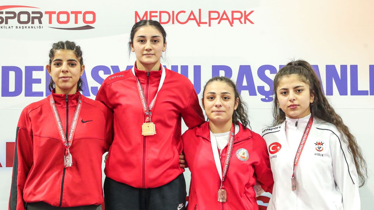 Yozgat'ta düzenlenen 17 ve 20 Yaş Altı Kadınlar  Güreş Türkiye Şampiyonası tamamlandı