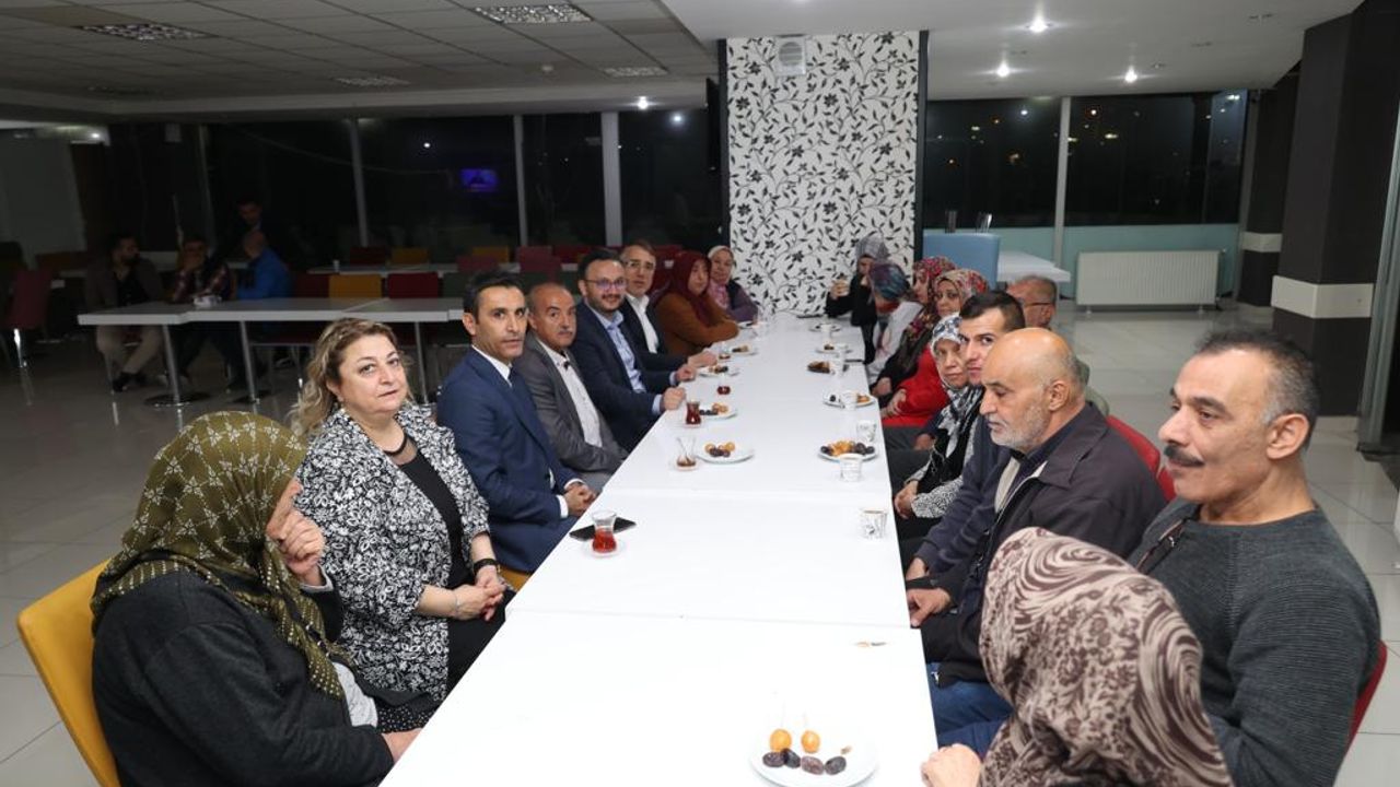 Nevşehir Belediye Başkanı Savran, depremzedelerle iftarda buluştu