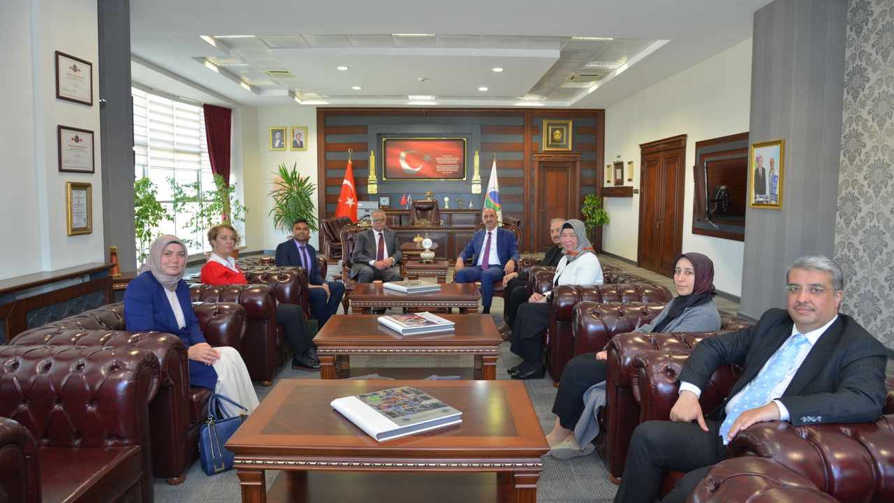 Pakistan’ın Ankara Büyükelçisi  Rektör Karakaya’yı ziyaret etti