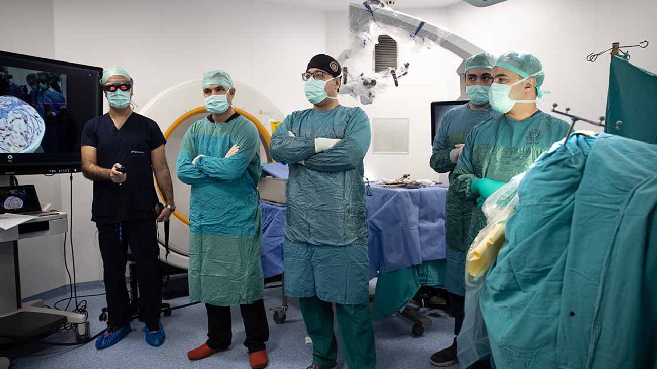 Türk cerrahlar, "metaverse" destekli beyin ameliyatlarında önemli başarılar kazandı