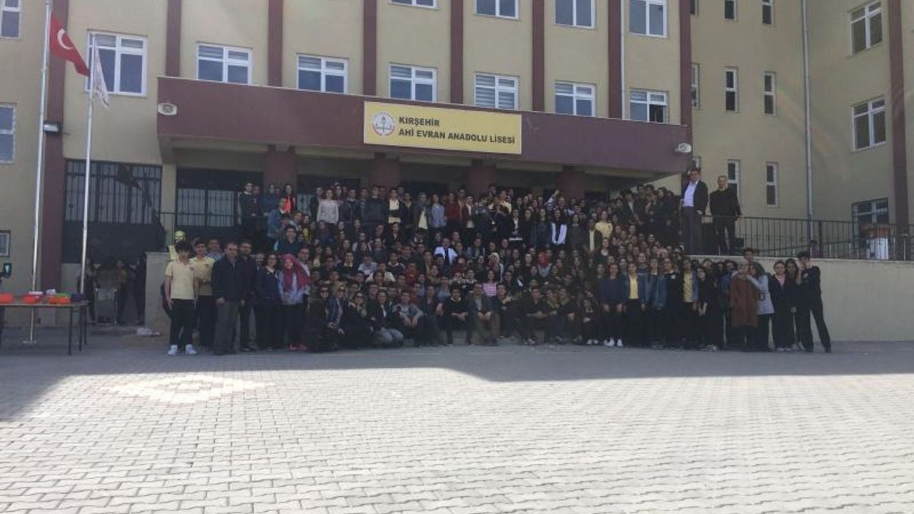 Ahi Evran Anadolu Lisesi öğrencilerinin resim sergisi ve halk müziği konseri bugün