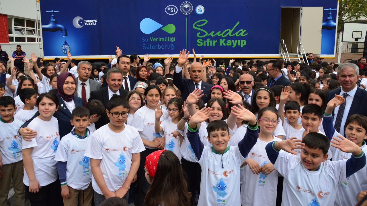 Tarım Bakanı Vahit Kirişçi,  Kırşehir’de “Su Verimliliği Seferberliği Programı”na katıldı