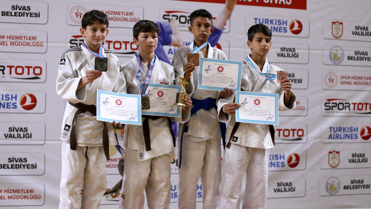 Judo Yıldızlar Türkiye Şampiyonası Sivas'ta başladı
