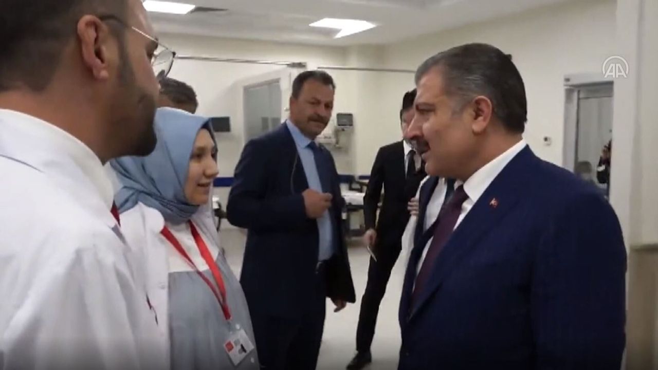 Sağlık Bakanı Koca, Mamak Devlet Hastanesini ziyaret etti