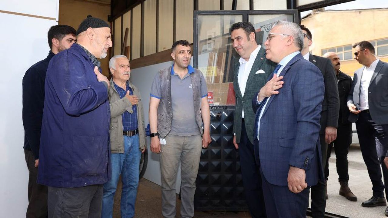 Sivas Valisi Şimşek, sanayi sitesi esnafını ziyaret etti