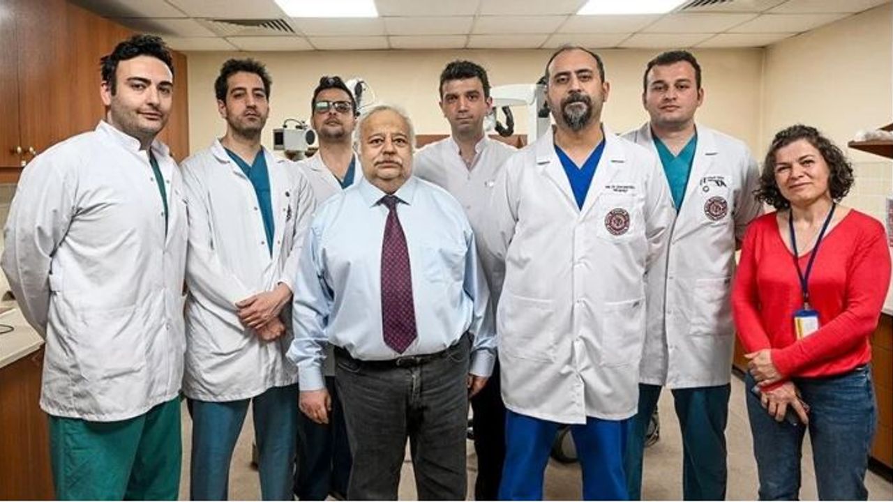 Türk cerrahlar Da Vinci robotuyla  beyin ameliyatını başarıyla uyguladı
