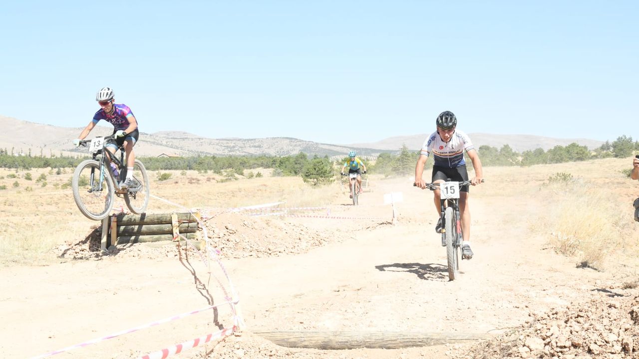 Neşet Ertaş Ulusal Dağ Bisikleti Kupası Yarışı, Kırşehir'de yapıldı