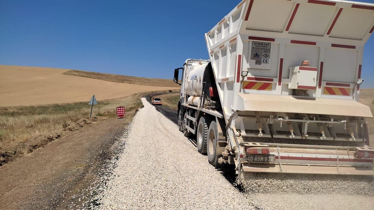 Kırşehir'de 186 kilometre köy yolunda sathi kaplama yapılacak