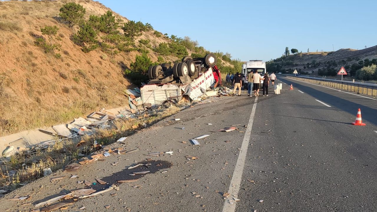 Kırıkkale'de iki kamyon çarpıştı, 1 kişi öldü, 2 kişi yaralandı