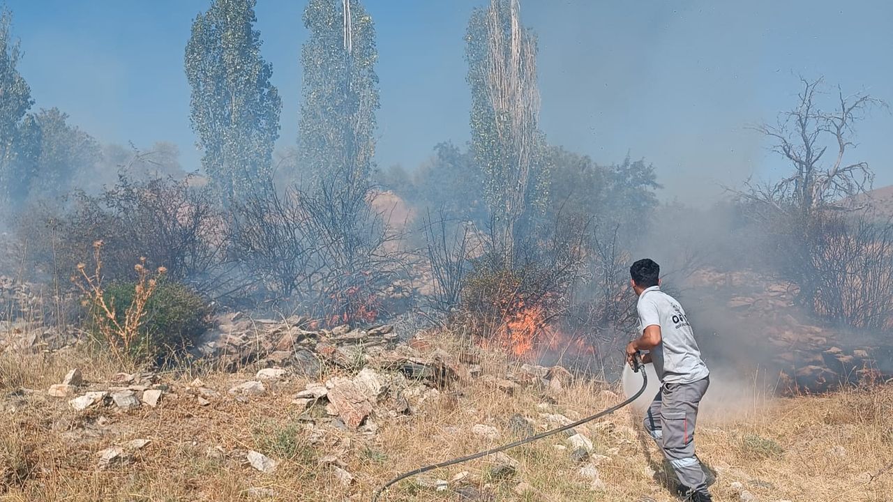 Armutlu Köyü’nde yangın! Ekipler anında müdahale etti