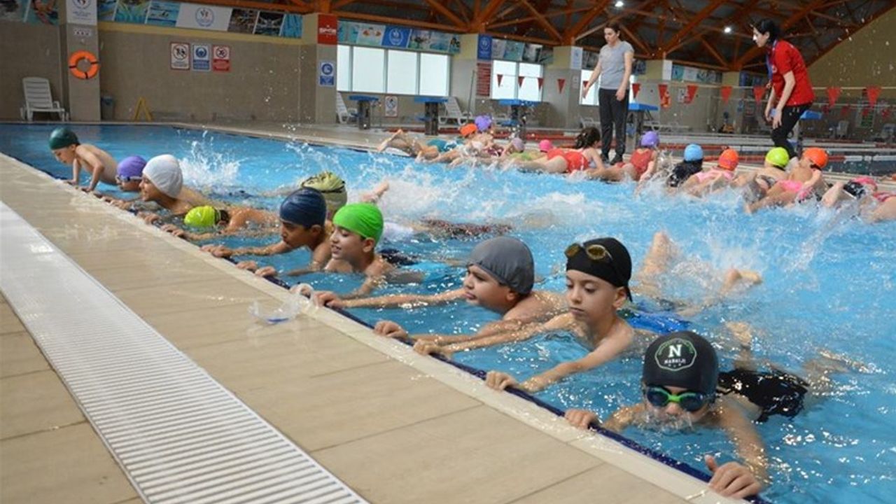 Gençler, yüzme sporuna büyük ilgi gösteriyor