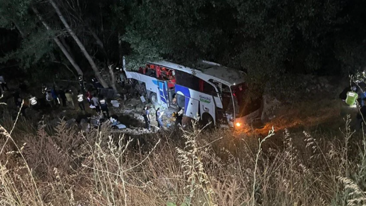 Otobüs şarampole uçtu: 12 ölü, 19 yaralı