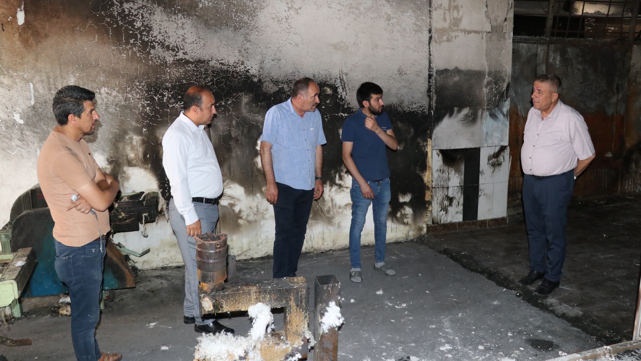 Başkan Öztürk, yangında zarar gören iş yerlerinde incelemelerde bulundu