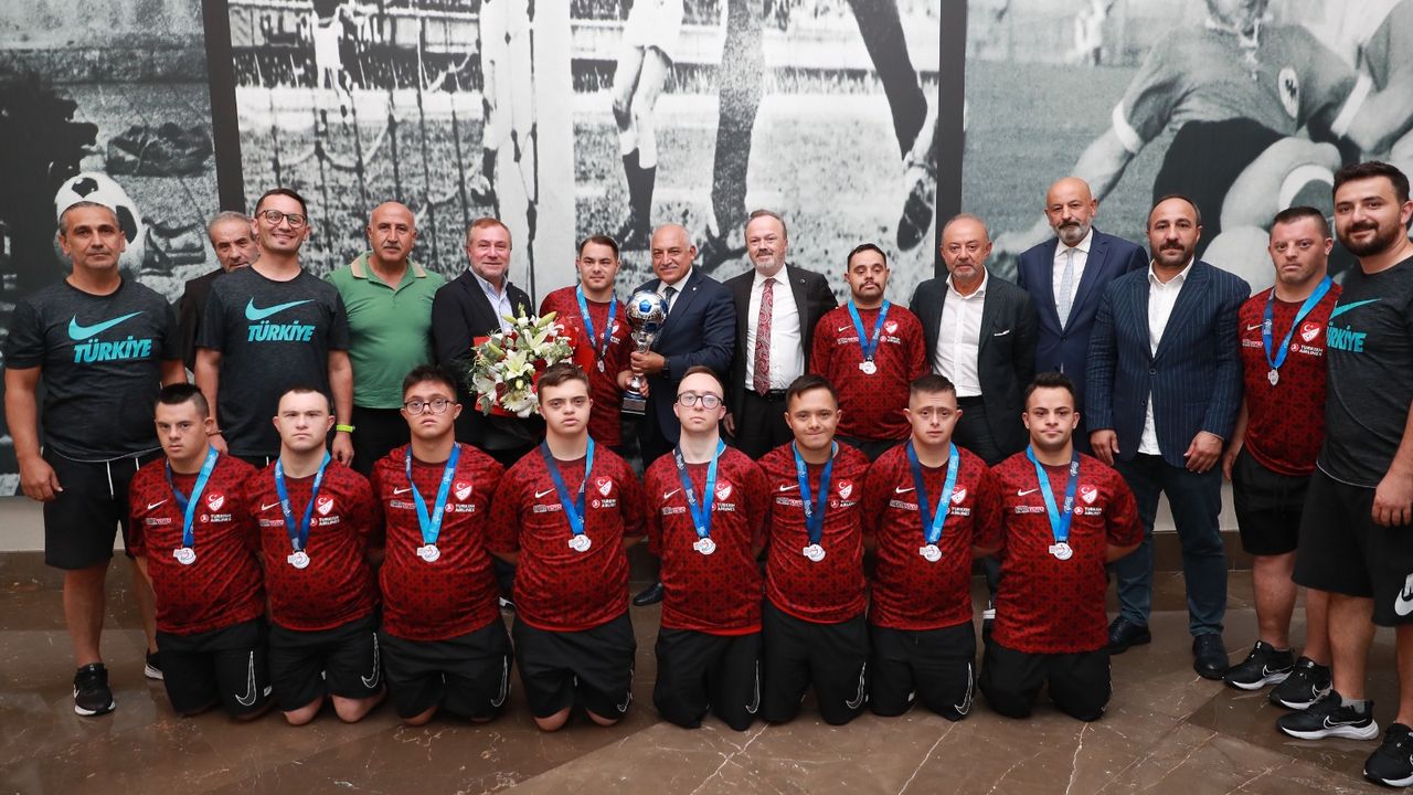 Down Sendromlular Milli Takımı, Avrupa Kupasını Başkan Büyükekşi'ye getirdi