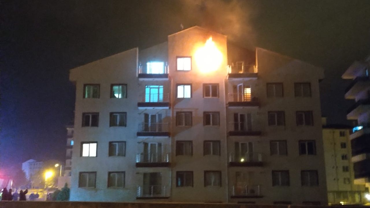 Apartmanda çıkan yangın hasara neden oldu