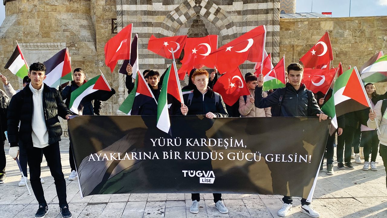 Kırşehir'de lise öğrencileri Filistin'e destek için yürüdü   