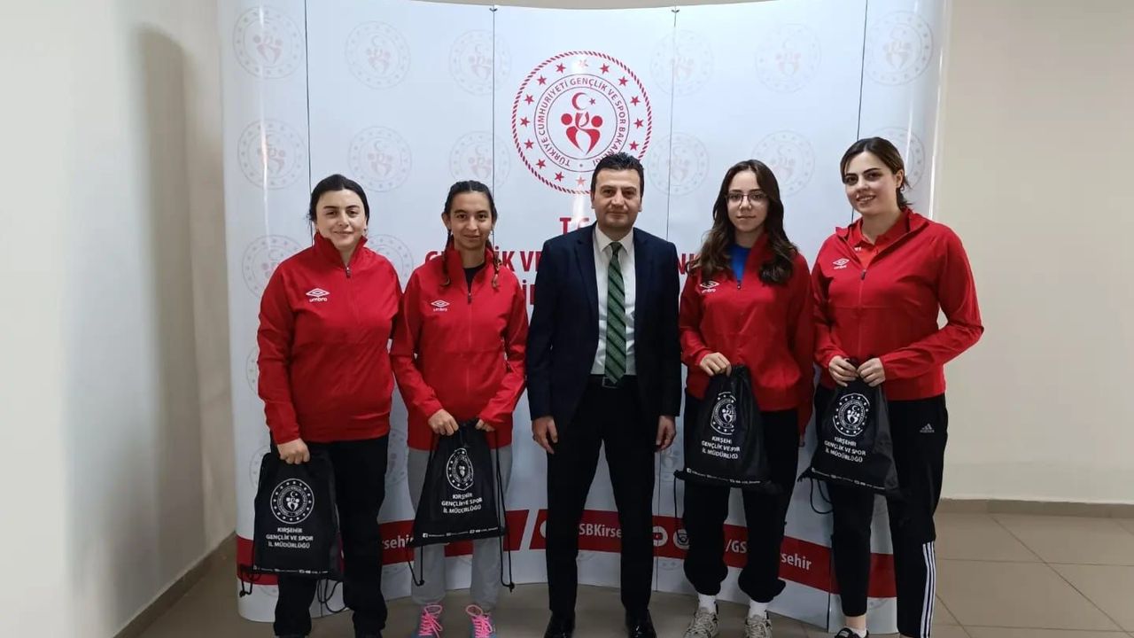 Ankara’da Kırşehir Gençlik Spor  Masa Tenisi Takımı rüzgârı esecek