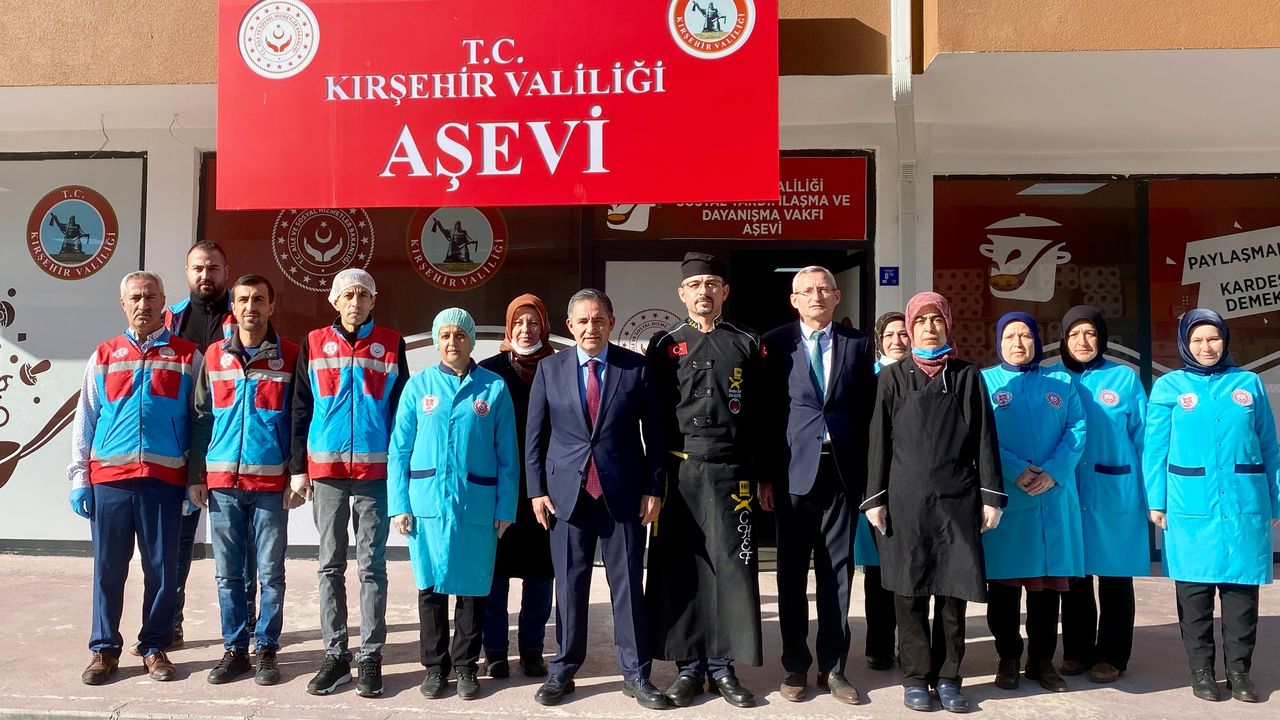Kırşehir'de kazanlar yaşlı, hasta, engelli ve ihtiyaç sahipleri için kaynıyor