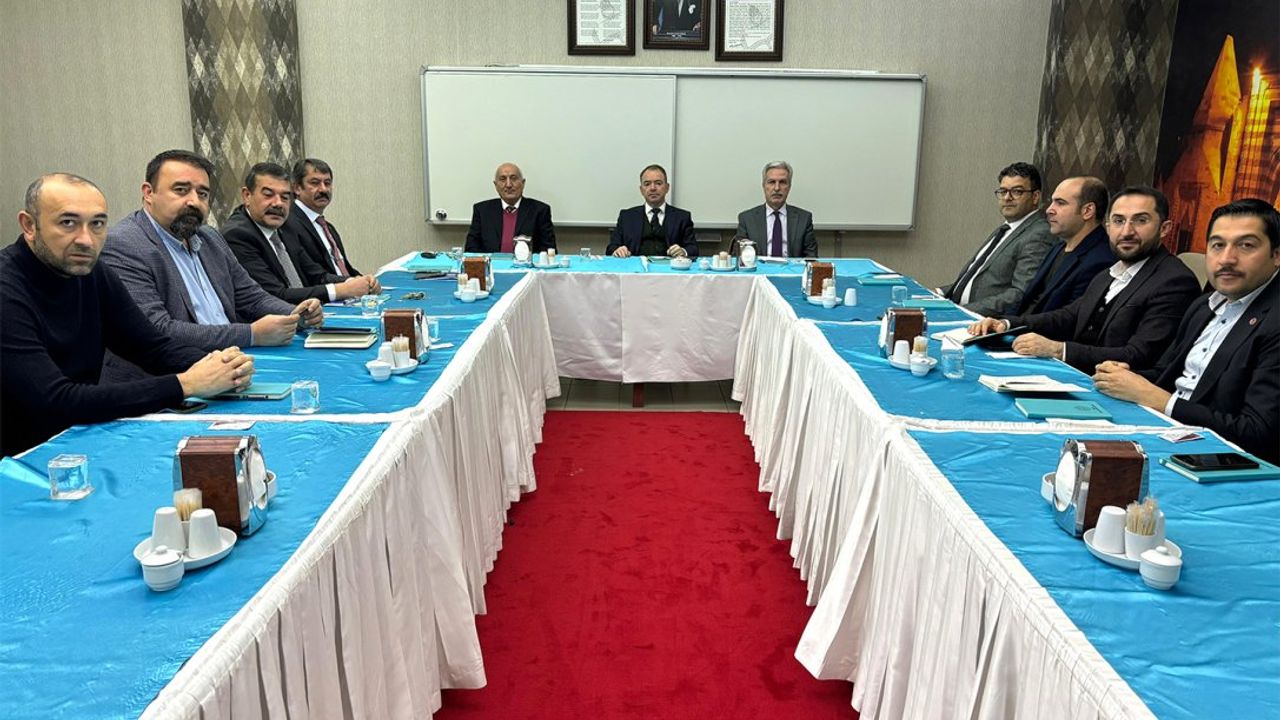 Millî Eğitim Müdürü Gülşen, Sendika Şube Başkanları ve İl Temsilcileri ile toplantı yaptı