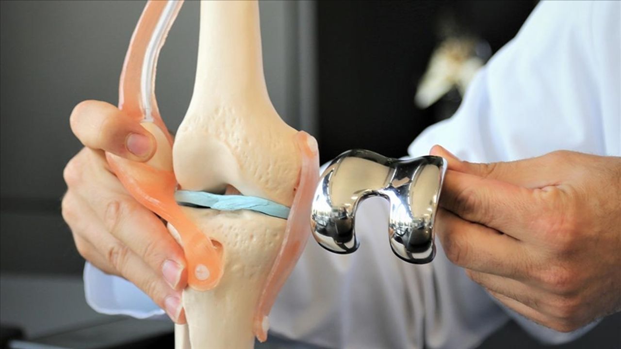 Sıvı diz protezi tedavisiyle kireçlenmeye ameliyatsız çözüm