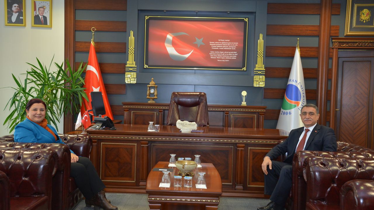 AK Parti İl Başkanı Seher Ünsal,  Rektör Karahocagil’i ziyaret etti