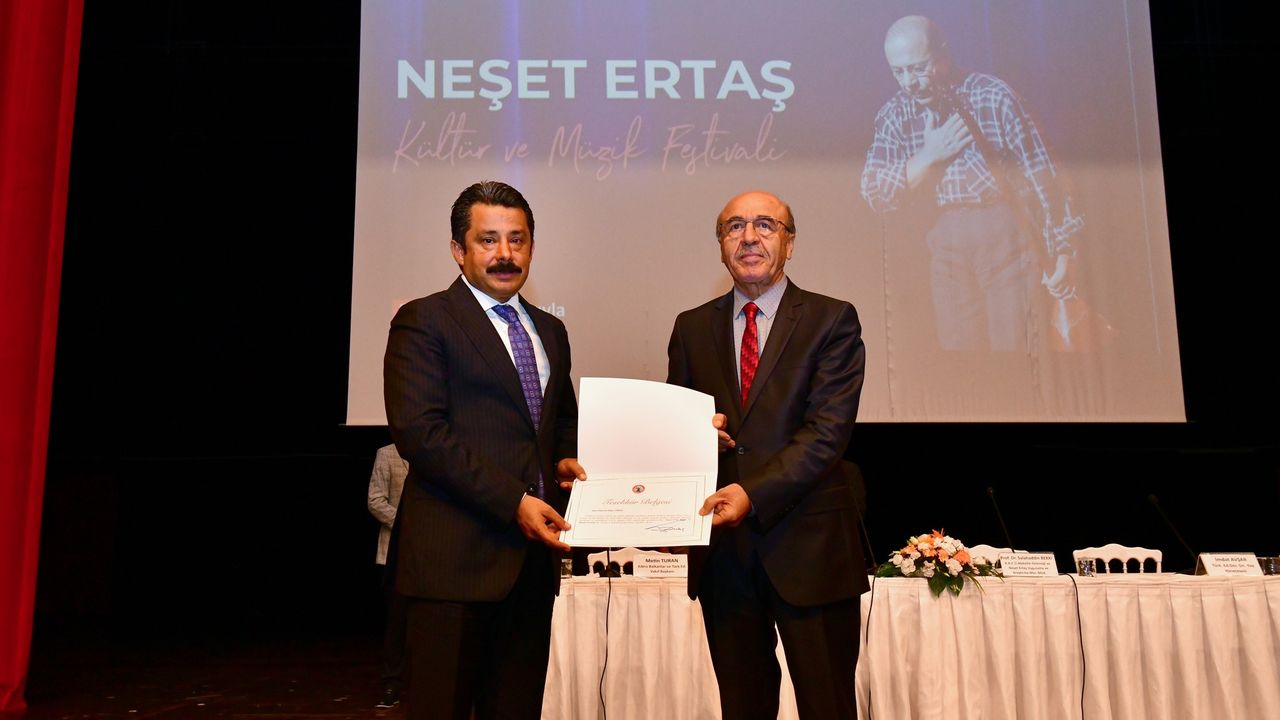 Vali Demiryürek: “Neşet Ertaş Anadolu’nun Gönül Köprüsüdür”