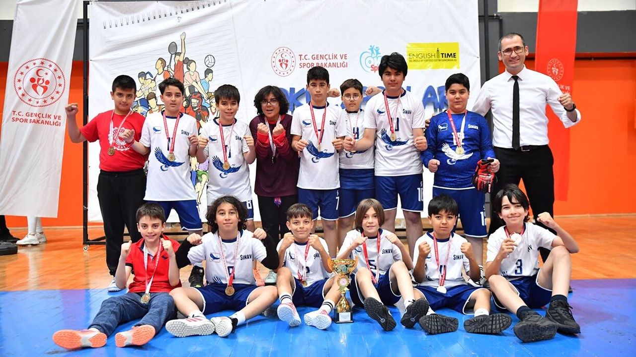 Sınav Ortaokulu Futsalda Kırşehir Şampiyonu oldu