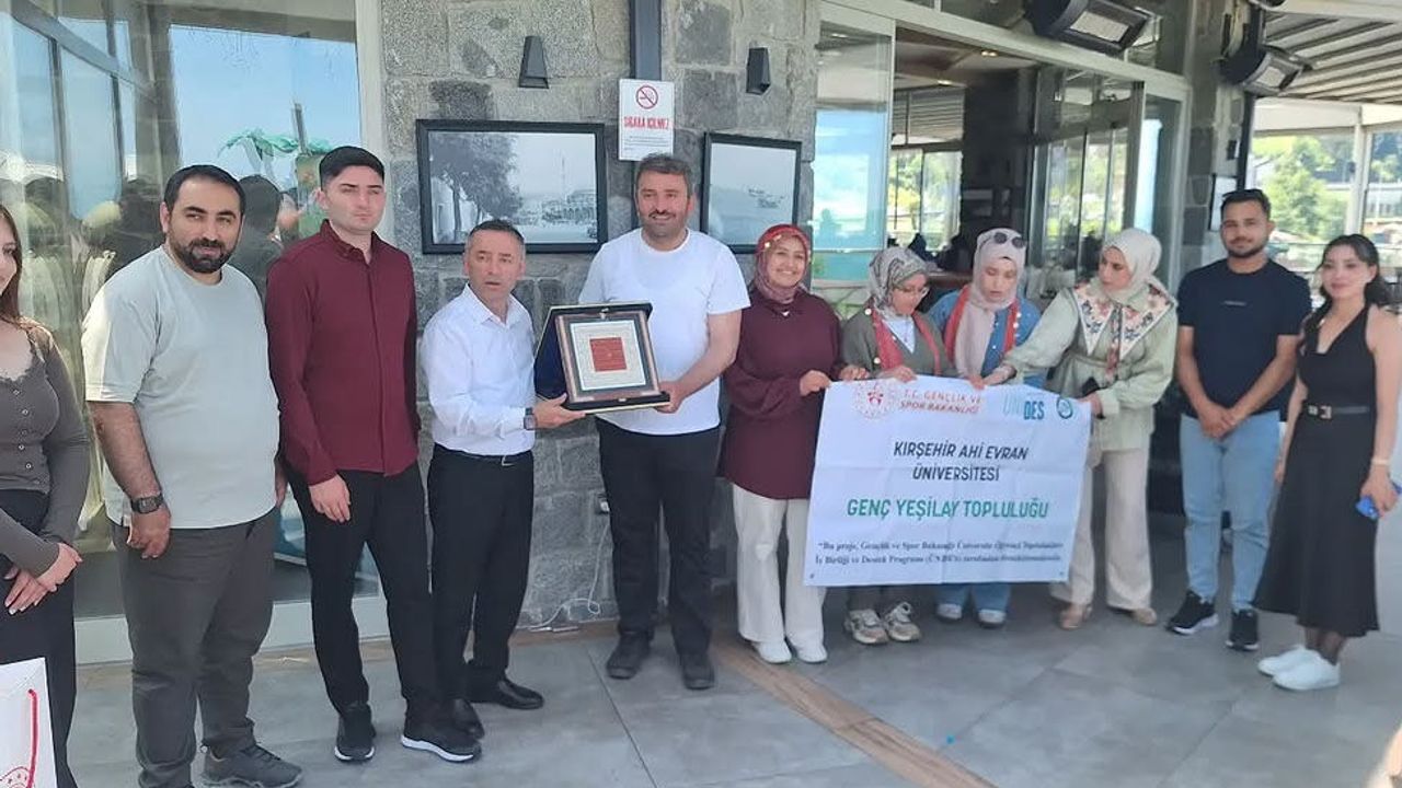 Genç Yeşilaycılar Ahi Sancağı'nı Rize'ye taşıdı