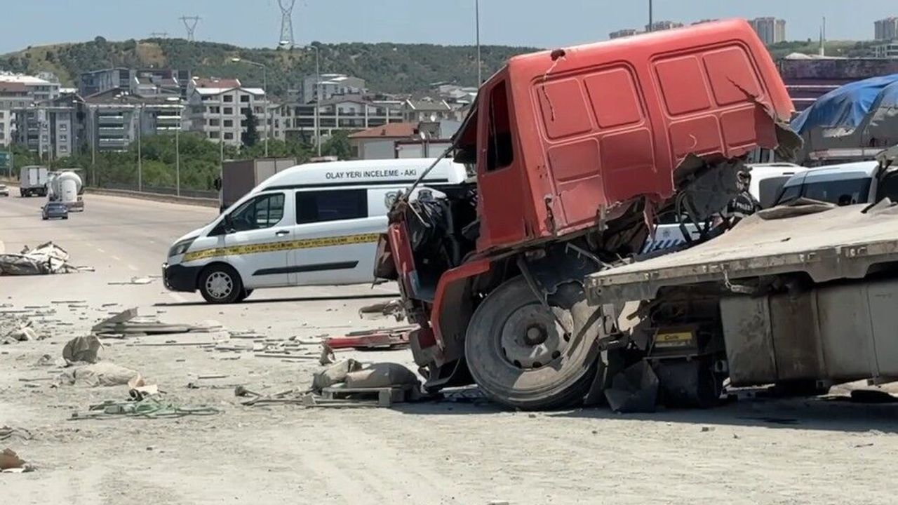 Kontrolden çıkan kamyon faciaya yol açtı