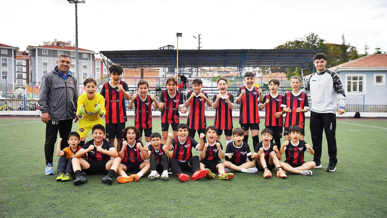 Minik Kramponlar'dan farklı galibiyet: 6-0