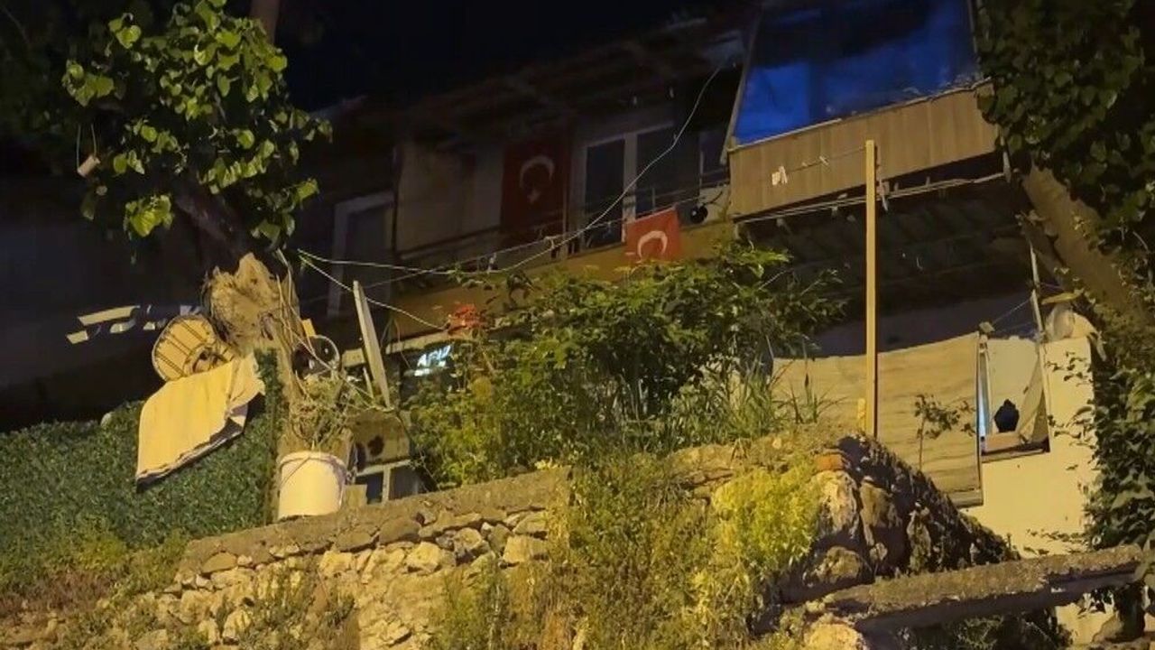 Mutfak Tavanı Çöktü, Bina Tahliye Edildi