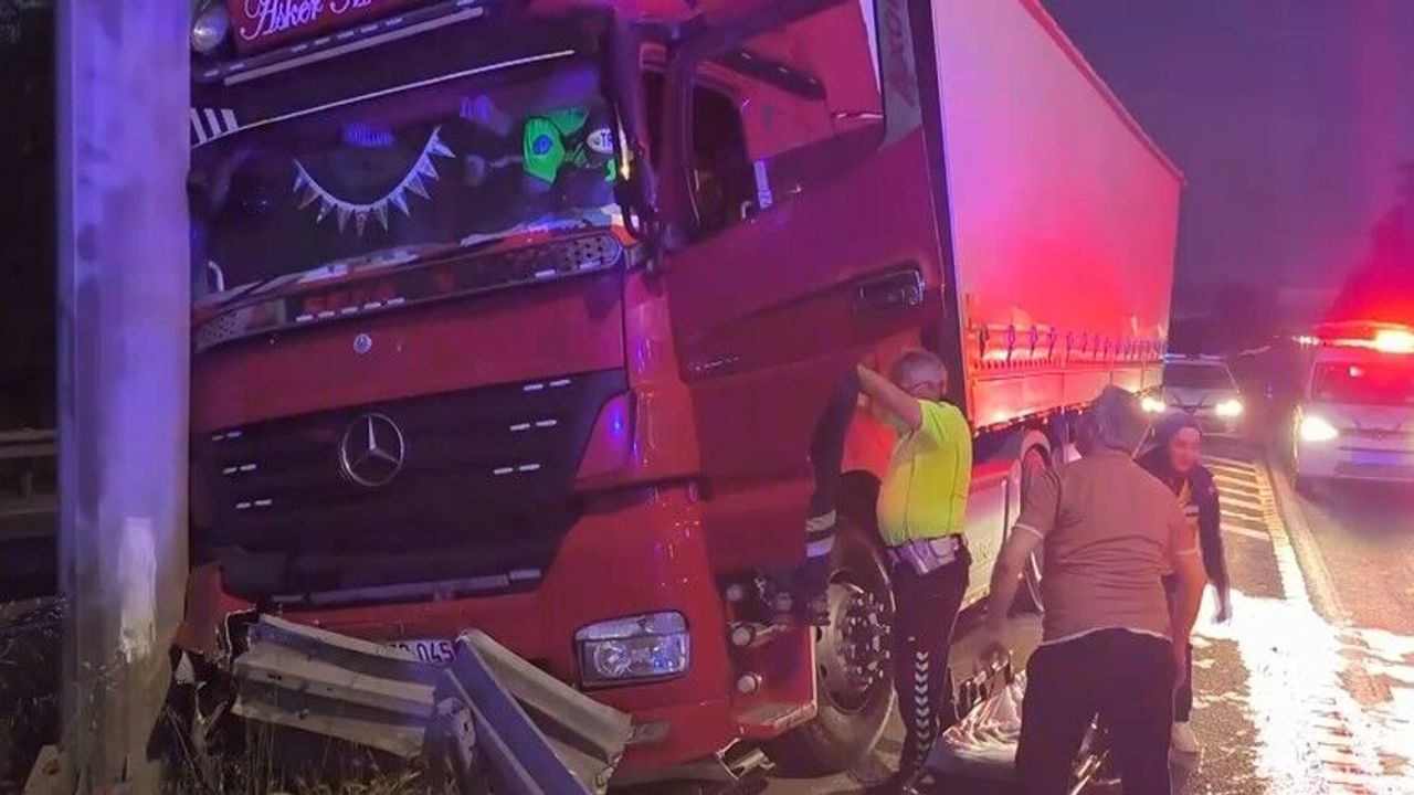 Direksiyon Başında Fenalık Geçirdi, Kaza Yaptı
