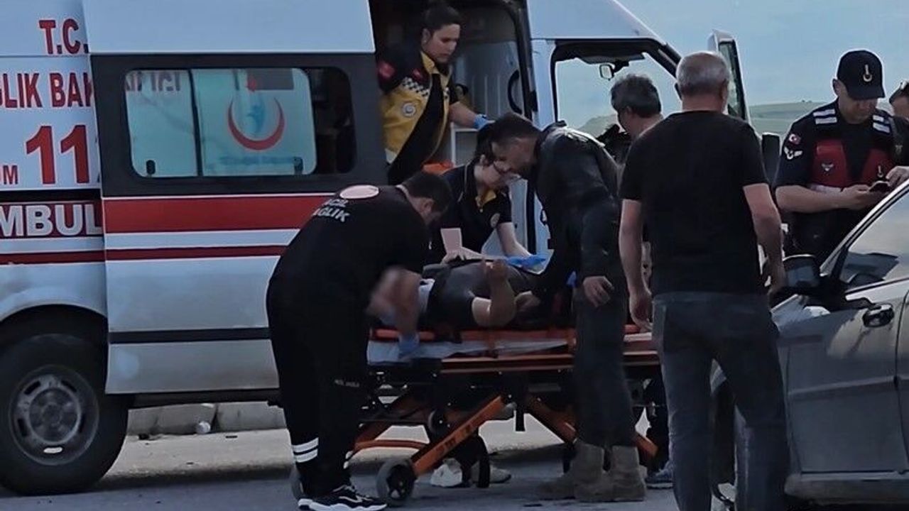 Tanker ve Otomobil Çarpıştı: 4 Yaralı