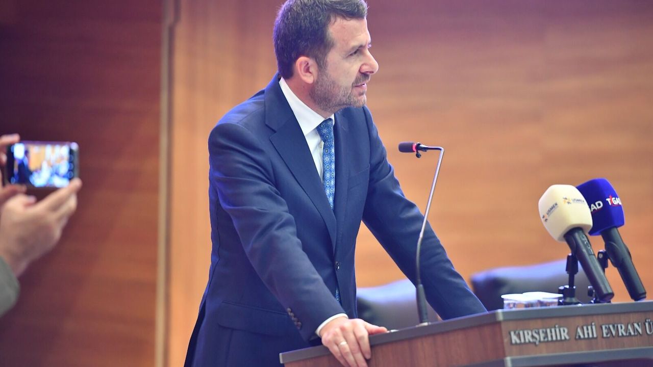 ‘YAPAY ZEKÂ GAZETECİNİN YERİNE GEÇEN BİR ÖZNE DEĞİL, GAZETEC