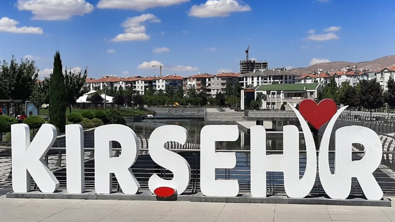 Kırşehirliler belirsizliği ve merakı anlatan işareti merak e