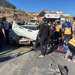 Araçlar Birbirine Girdi, 6 Kişi Yaralandı
