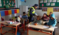 Kırşehir'de jandarma ekipleri öğrencilere trafik güvenliği eğitimi verdi